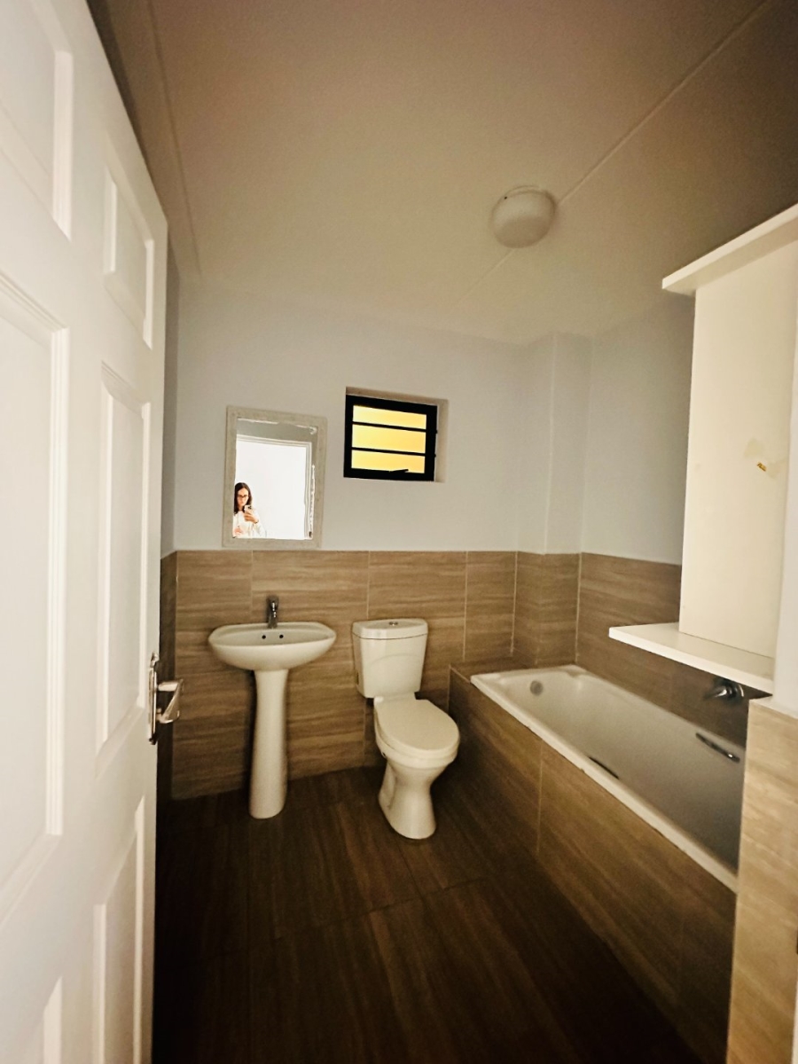 2 Bedroom Property for Sale in Parklands North Western Cape